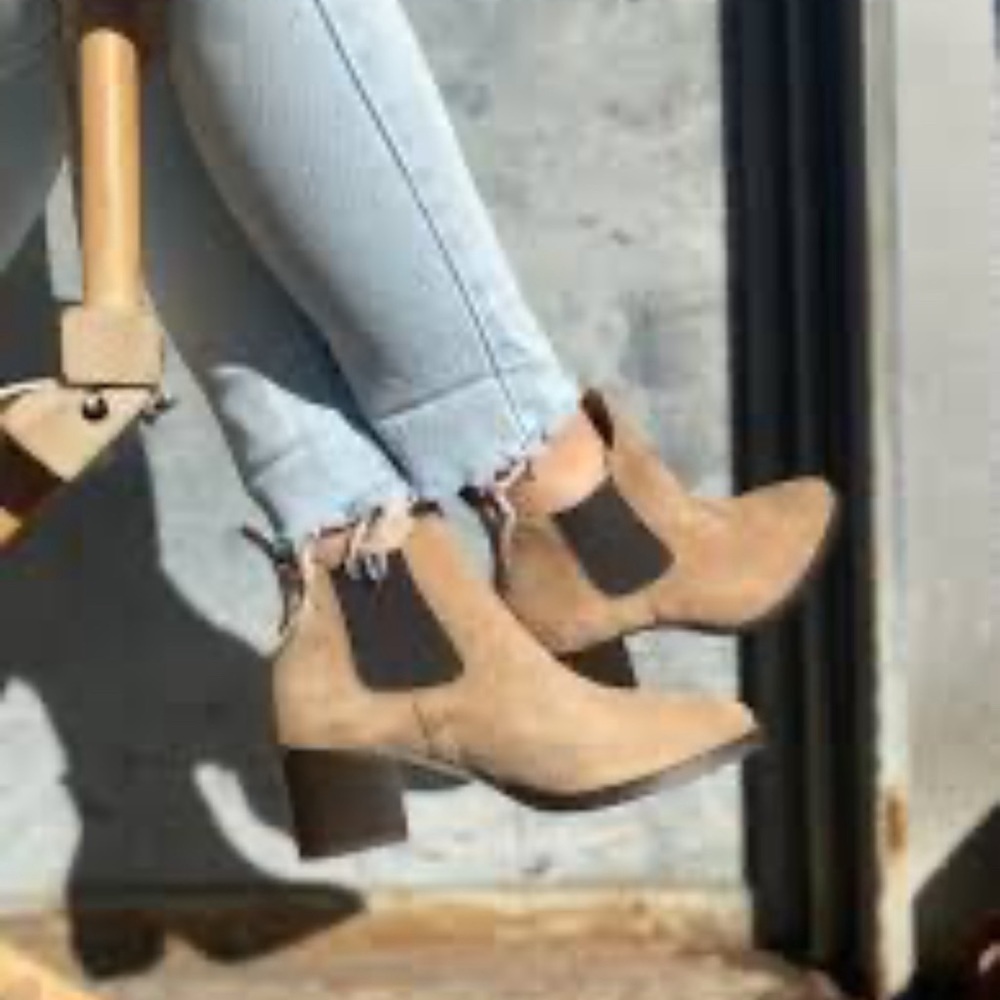 White Mountain tan faux suede woman cottagecore boho western ankle bootie. 8.5